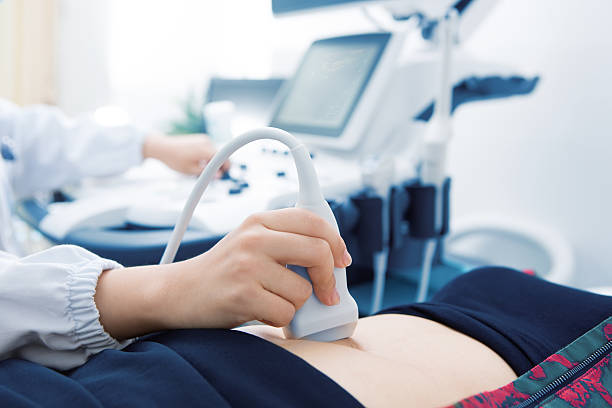 exame de ultra-som - gynecologist ultrasound human pregnancy gynecological examination - fotografias e filmes do acervo