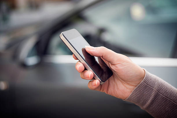 istock Call the car insurance 499339692