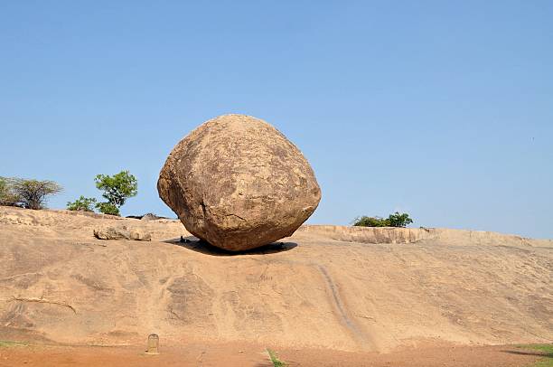 Krishna's butterball, balancing giant natural rock Krishna's butterball -  balancing giant natural rock stone. Mahabalipuram - Mamallapuram , Tamil Nadu, India green winged teal duck stock pictures, royalty-free photos & images