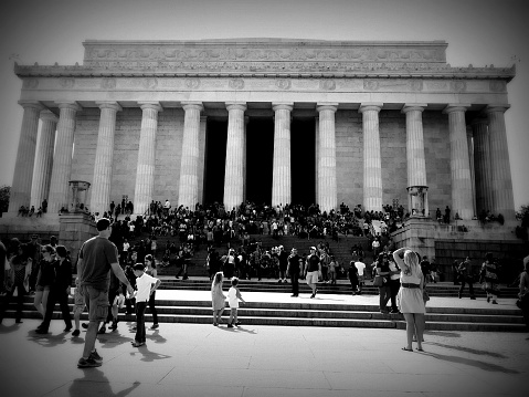 Black and white photo of the Lincoln Memorial on a busy day.