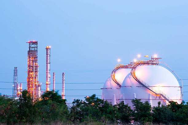 tanques de gás natural - liquid natural gas imagens e fotografias de stock