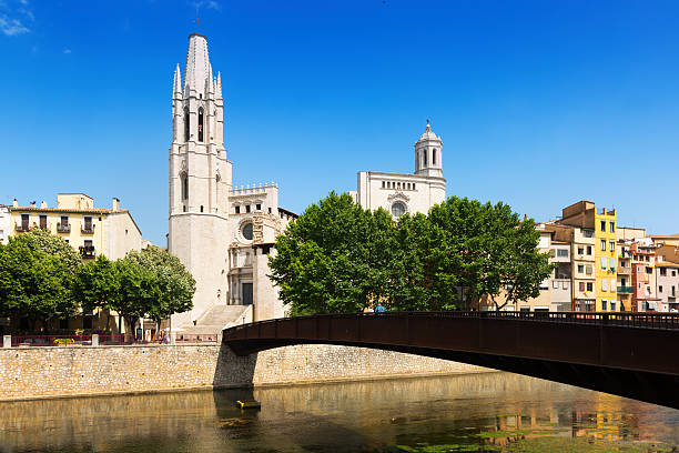 istock Bridge over river with Collegiate Church  and Gothic Cathedral 499377863