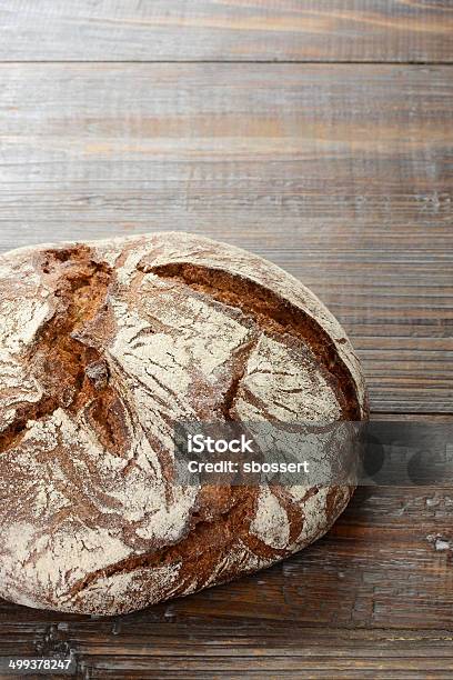 ドイツライ麦パン職人 - ひびが入ったのストックフォトや画像を多数ご用意 - ひびが入った, カラー画像, ドイツ料理