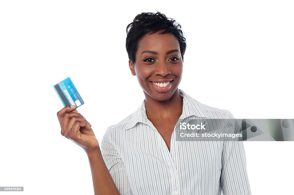Frau zeigt Ihre Bargeld-Karte - Lizenzfrei Halten Stock-Foto