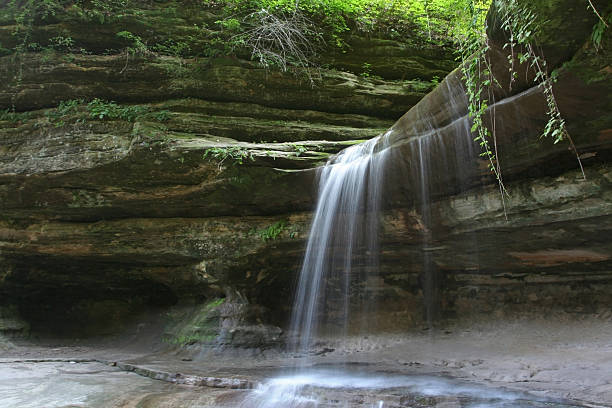 istock Lasalle waterfall at Starved Rock, USA 499380965