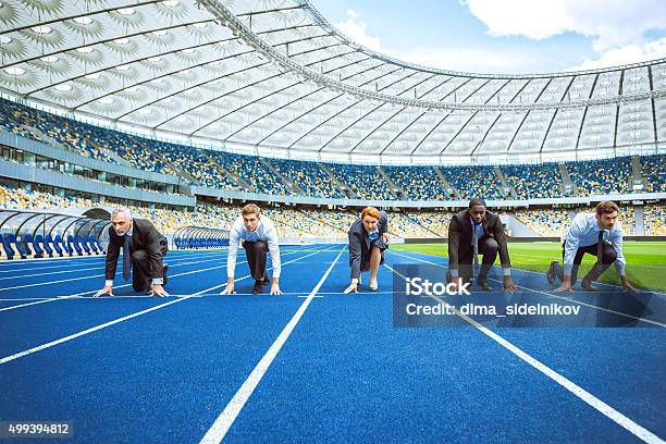 Photo libre de droit de Concept Créatif De La Concurrence Pour Les Voyageurs Daffaires banque d'images et plus d'images libres de droit de Sport