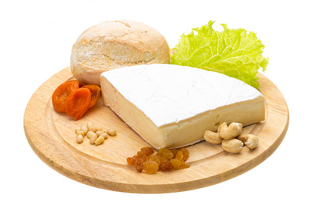 morceau de fromage brie - appetizer bread breakfast cashew photos et images de collection