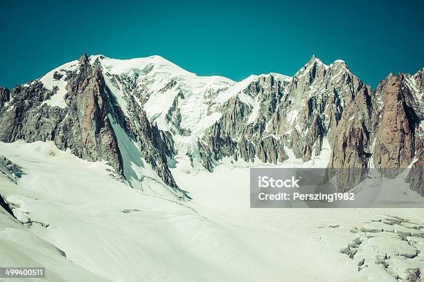 Foto de Maciço De Mont Blanc Nos Alpes Franceses Chamonix Mont Blanc e mais fotos de stock de Alpes europeus