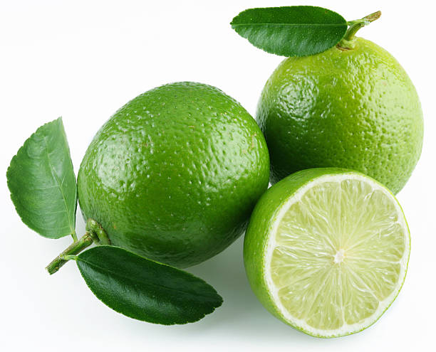 istock Limes with slices and leaves. 499400629