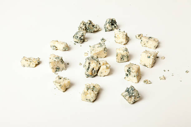 istock Gorgonzola cheese in pieces 499401218