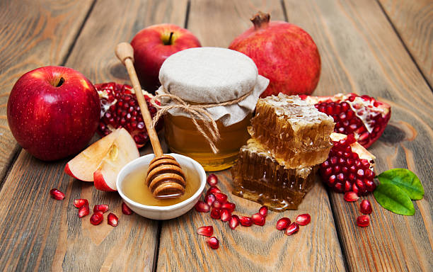 istock Honey with pomegranate and apples 499421200