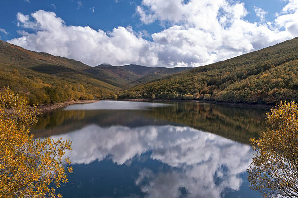 istock Reflections of Autumn - Horizontal 499424214