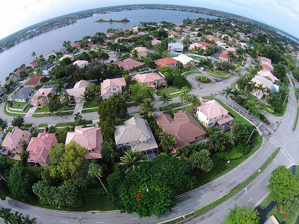 istock Suburban homes in Florida 499426208