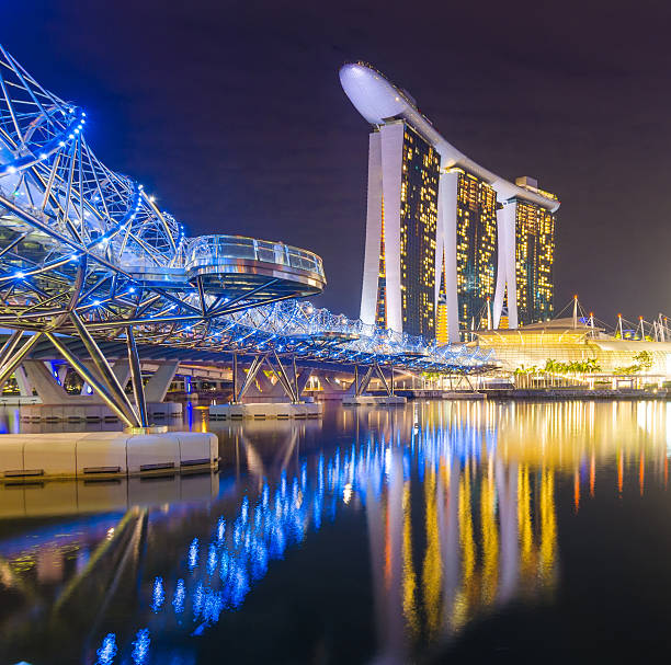 marina bay sands, singapur - merlion singapore marina bay lighting equipment fotografías e imágenes de stock