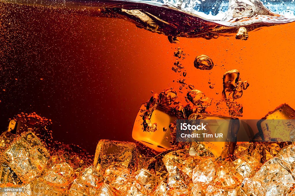Cola com gelo - Foto de stock de Refrigerante - Bebida gelada royalty-free
