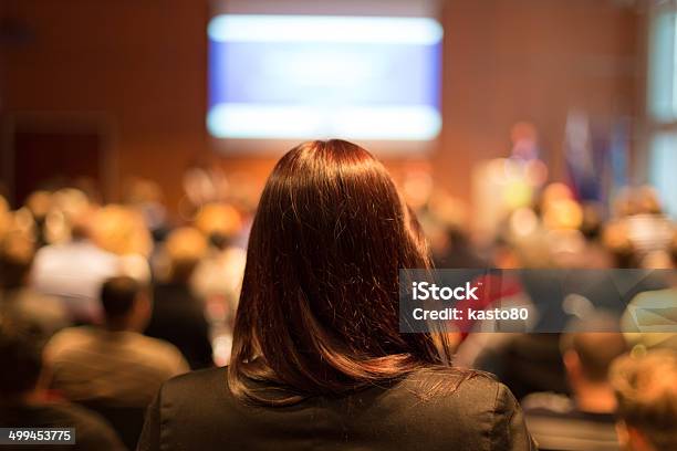 Pubblico Presso La Sala Conferenze - Fotografie stock e altre immagini di Presentazione - Discorso - Presentazione - Discorso, Centro congressi, Riunione