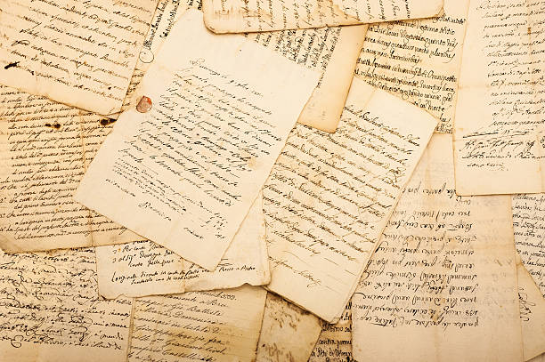 винтажный буквами - vellum document retro revival manuscript стоковые фото и изображения