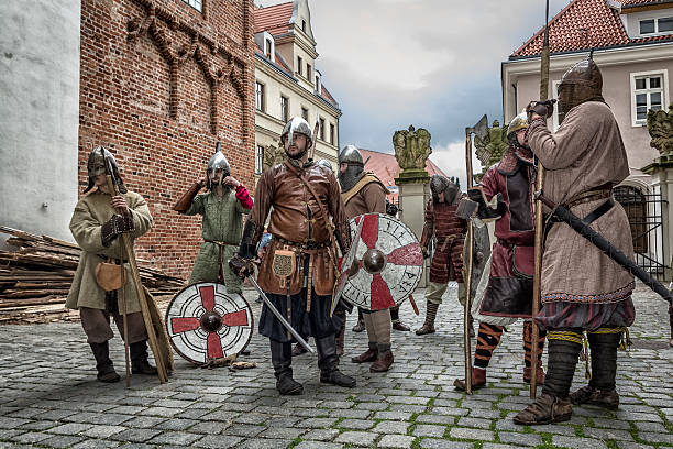 vichinghi a szczecin, polonia - history knight historical reenactment military foto e immagini stock