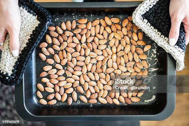 Photo libre de droit de Amandes Grillées De Pan banque d'images et plus d'images libres de droit de Amande - Amande, En-cas, Fruit à coque