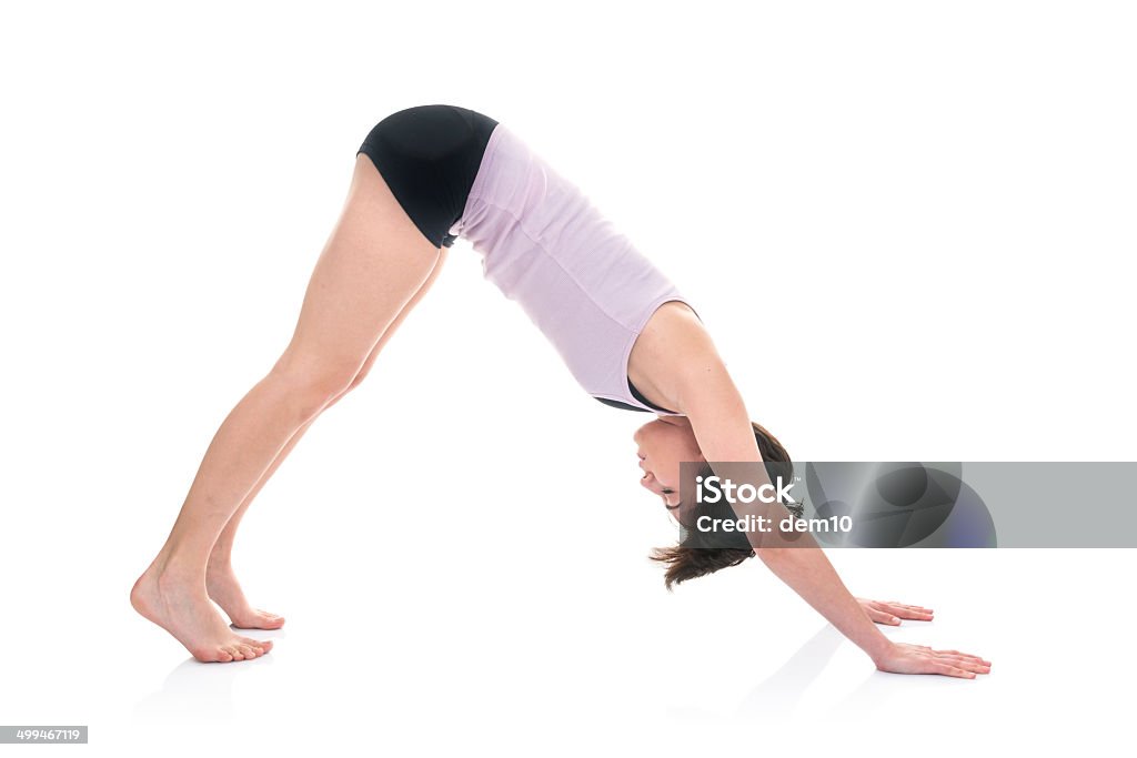 Donna praticare yoga - Foto stock royalty-free di Abbigliamento sportivo
