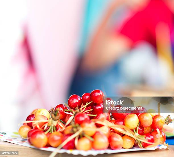 Cerezas Frescas Foto de stock y más banco de imágenes de Alimento - Alimento, Cereza, Comidas y bebidas