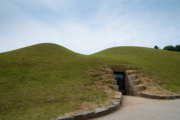 istock Korean royal tomb 499467467