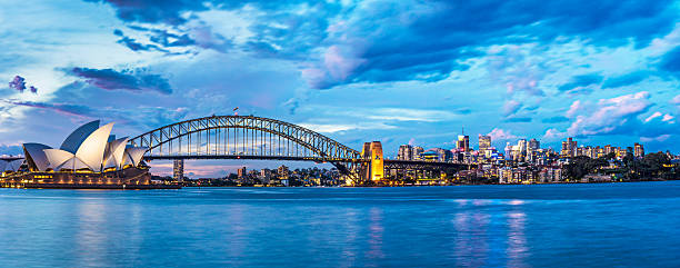 hermosa puesta de sol en sydney - puerto de sydney fotografías e imágenes de stock