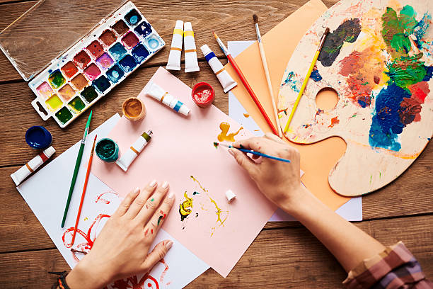 istock Artist painting 499484164
