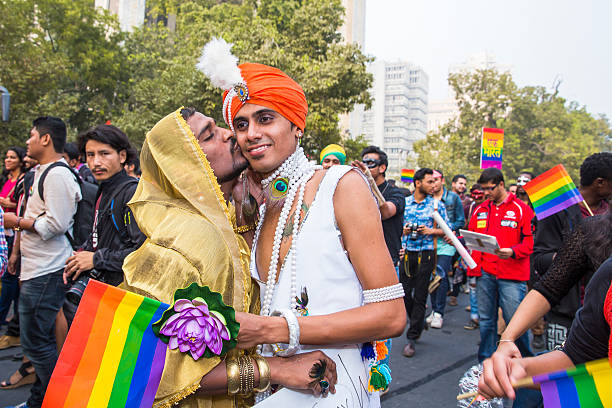 delhi queer orgullo -2015 - gay man homosexual men kissing fotografías e imágenes de stock