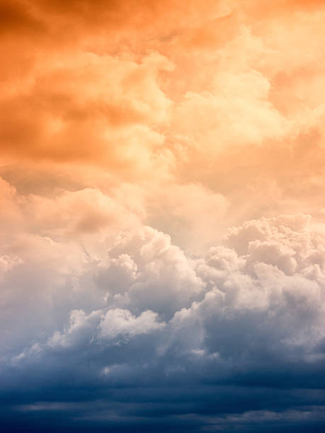 スカイ - stormy sunrise ストックフォトと画像