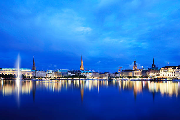 istock Binnenalster, Hamburg 499515855