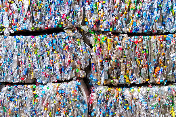 déchets de plastique - plastique photos et images de collection