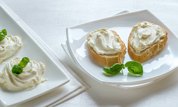 istock Sandwiches with cream cheese 499517422