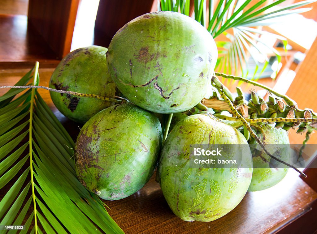 Зеленый coconuts - Стоковые фото Азия роялти-фри