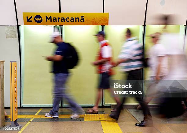 Coppa Del Mondo 2014 Andare Al Maracana - Fotografie stock e altre immagini di Metropolitana - Metropolitana, Rio de Janeiro, Adulto