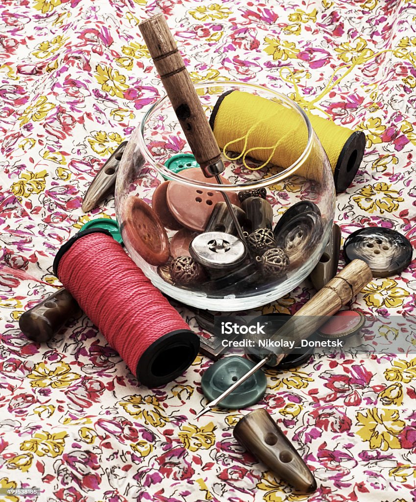 Fil, boutons et crochet crochet et d'autres outils de couture - Photo de Aiguille - Mercerie libre de droits