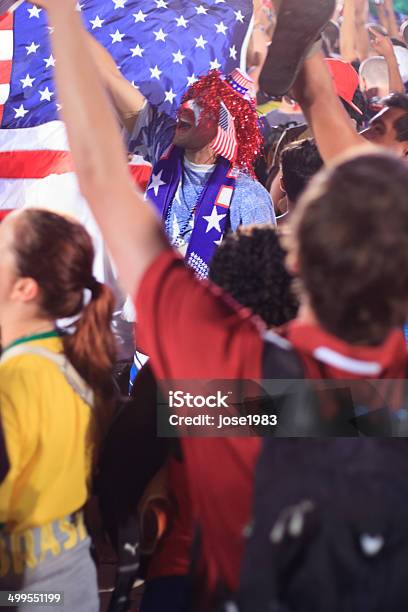 Foto de American Copa Do Mundo Da Fifa De Fãs Se Reúnem Uma Partida e mais fotos de stock de 2014