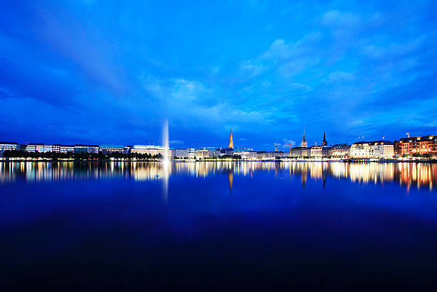 istock Binnenalster, Hamburg 499551965