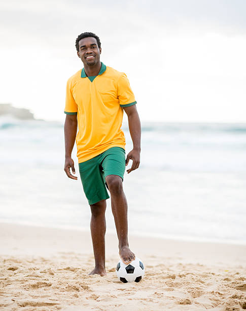jugador de fútbol - polo shirt african ethnicity men african descent fotografías e imágenes de stock