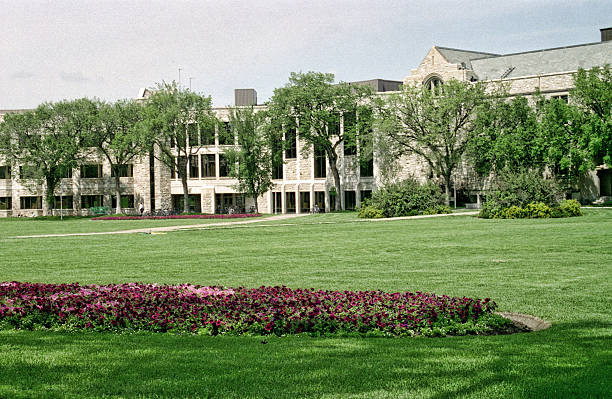 universidade de saskatchewan em saskatoon - saskatoon saskatchewan university canada imagens e fotografias de stock
