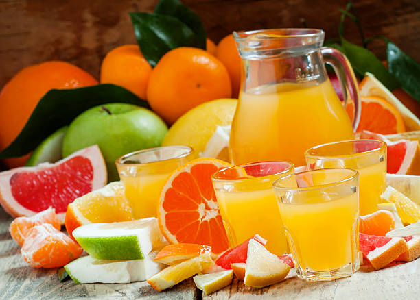 柑橘系のジュースからオレンジ、タンジェリン、グレープフルーツ、その他 - multifruit ストックフォトと画像