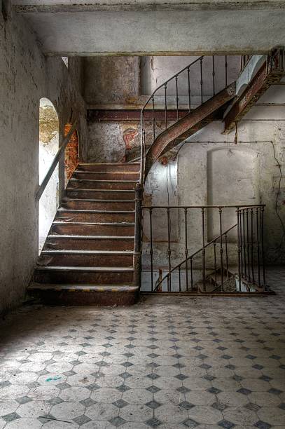 istock Old staircase in an abandoned hall 499570201