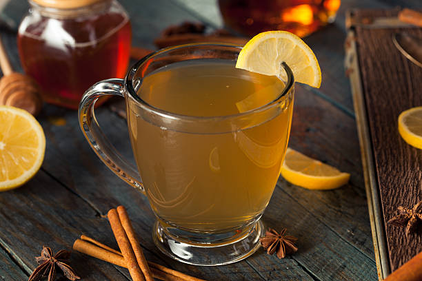 温かいホット toddy 、レモン - hot apple cider cider cinnamon heat ストックフォトと画像