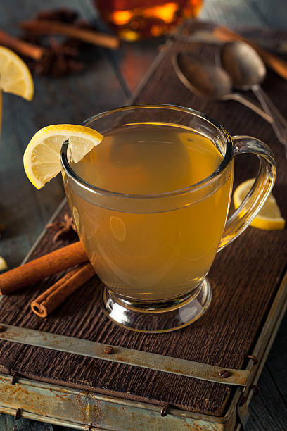 温かいホット toddy 、レモン - hot apple cider cider cinnamon heat ストックフォトと画像