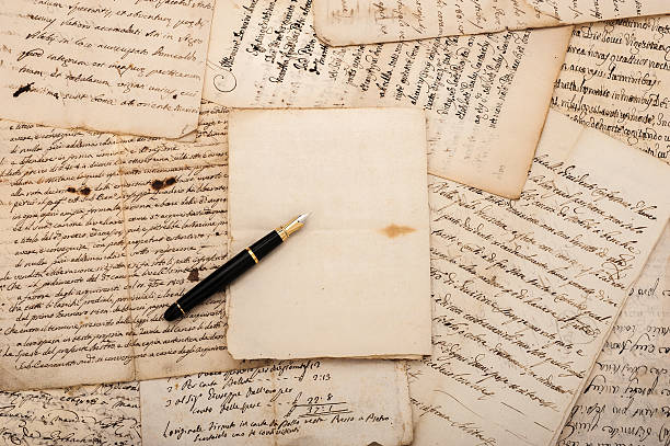 letras e caneta de tinta permanente - handwriting old fashioned letter old imagens e fotografias de stock