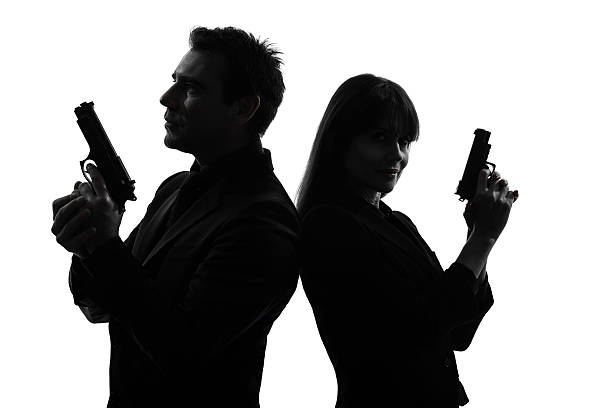 paar frau mann detektiv geheimen agenten kriminelle silhouette - gun men handgun spy stock-fotos und bilder