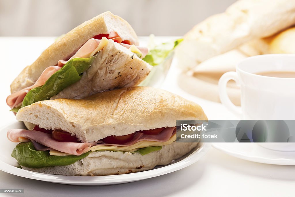 Sándwich Panini con jamón, queso y tomate - Foto de stock de Alimento libre de derechos