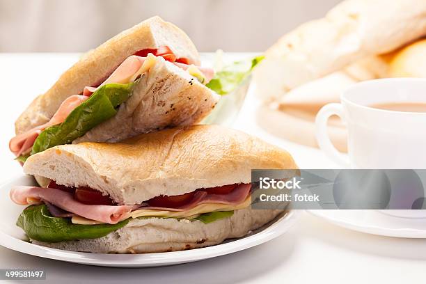 Sándwich Panini Con Jamón Queso Y Tomate Foto de stock y más banco de imágenes de Alimento - Alimento, Carne, Ciabatta