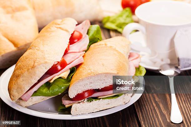 Sándwich Panini Con Jamón Queso Y Tomate Foto de stock y más banco de imágenes de Alimento - Alimento, Carne, Ciabatta
