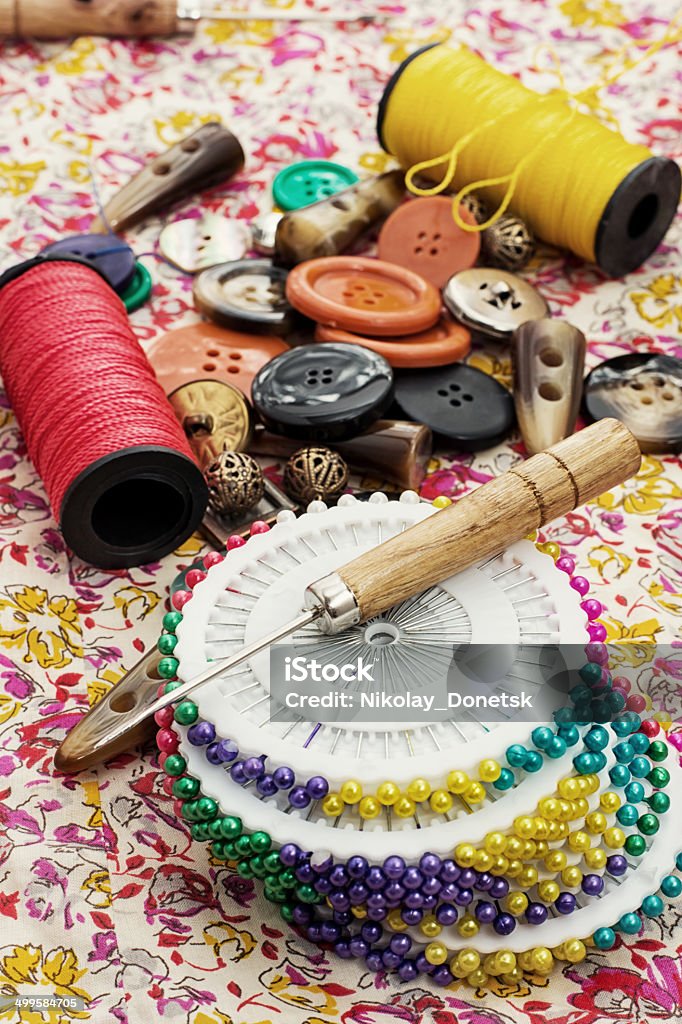 Tópico, botão, Agulha de croché, e outras ferramentas de Costura - Royalty-free Agulha - Loja de Miudezas Foto de stock